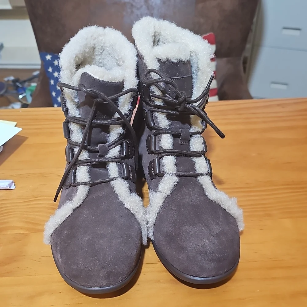 REVITALIGN Orthotic Park City Brown Shearling-Lined Ankle Boots Size 9.5 Wide